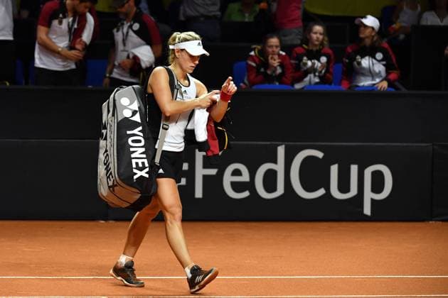 Angelique KERBER GER leaves the field after her defeat packed bag disappointment frustration disappointed frustrated dejected action single action single image cut out full body full figure tennis Fed Cup semi-final Germany Czech Republic P O R S C H E A R A N A Stuttgart on 21 04 2018