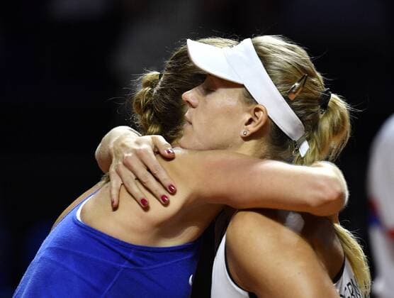 Petra Kvitova CZE Congratulations Gesture Gesture Embrace with Angelique KERBER GER Tennis Women Team Germany Germany Fed Cup Fedation FedCup 2018 Semifinal Germany GER vs Czech Republic CZE Porsche Arena Stuttgart 21 22 04 2018 Fed Cup Semifinals GER CZE Porsche Arena Stuttgart 2018
