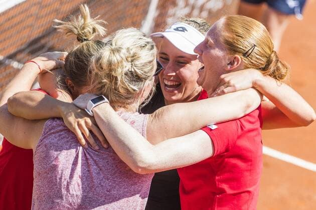 Belgian Kirsten Flipkens, Belgian Ysaline Bonaventure, Belgian Elise Mertens and Belgian Alison Van Uytvanck celebrate after winning 3-0 at a tennis game between Italian Sara Errani and Belgian Elise Mertens WTA Tennis Damen 17), the third rubber of this weekend s Fed Cup World Group Play Off meeting between Italy and Belgium in Genoa, Italy, Sunday 22 April 2018. LAURIExDIEFFEMBACQ  x05334035x