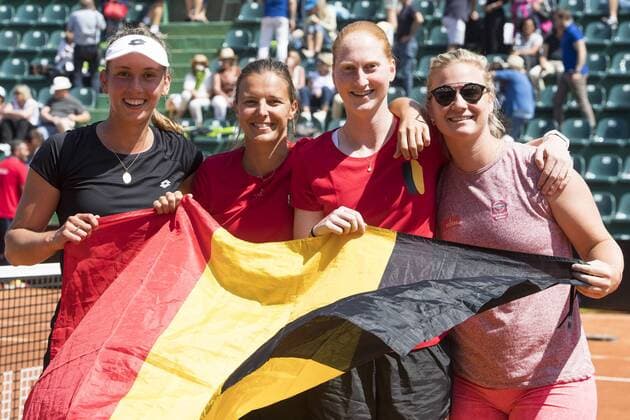 Belgian Elise Mertens, Belgian Kirsten Flipkens, Belgian Alison Van Uytvanck and Belgian Ysaline Bonaventure celebrate after winning a tennis game between Italian Sara Errani and Belgian Elise Mertens WTA Tennis Damen 17), the third rubber of this weekend s Fed Cup World Group Play Off meeting between Italy and Belgium in Genoa, Italy, Sunday 22 April 2018. LAURIExDIEFFEMBACQ  x05334031x