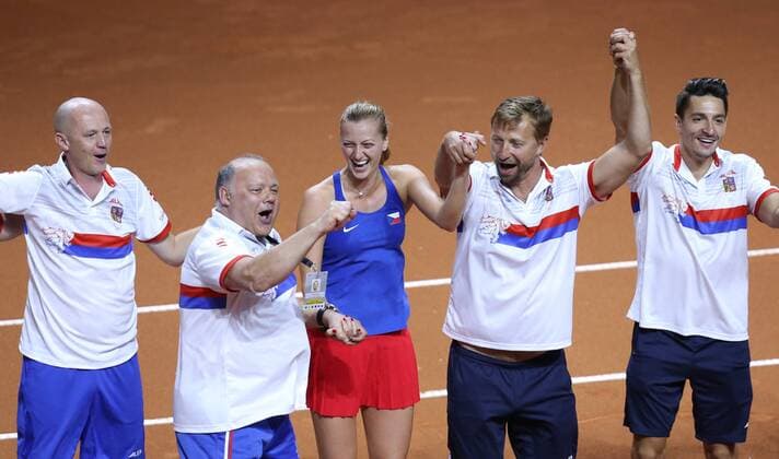 BAU 22 04 2018 Stuttgart Tennis Fed Cup GER vs CZE Cheering for the Czechs V L Captain CZE Petr Pala Pavel Kovac Petra Kvitova Jiri Vanek Coach Petra Kvitova Michal Hrdlicka