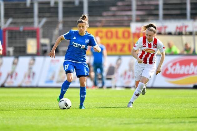 Laura Feiersinger Sand 27 on the way to the goal Kristina Hild Cologne 27 runs behind Football Allianz Women Bundesliga 1 FC Köln SC Sand xmkx