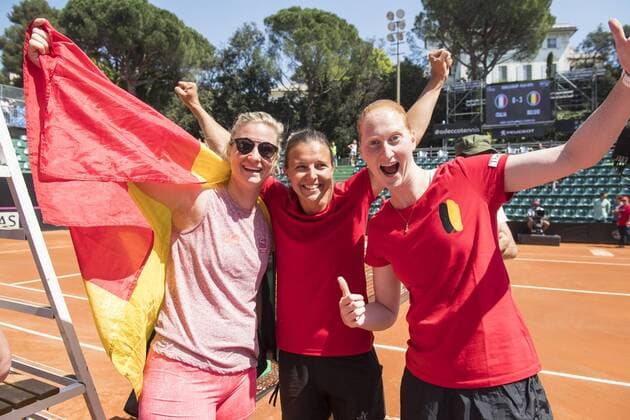 Belgian Ysaline Bonaventure, Belgian Kirsten Flipkens and Belgian Alison Van Uytvanck celebrate after a tennis game between Italian Sara Errani and Belgian Elise Mertens WTA Tennis Damen 17), the third rubber of this weekend s Fed Cup World Group Play Off meeting between Italy and Belgium in Genoa, Italy, Sunday 22 April 2018. LAURIExDIEFFEMBACQ  x05334059x