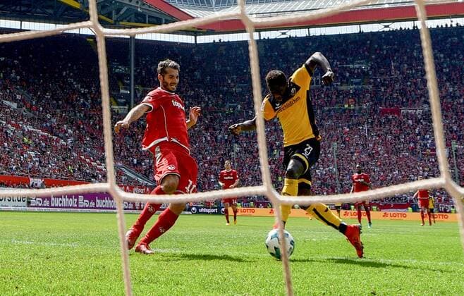 22 04 2018 xfux Football 2 Bundesliga 1 FC Kaiserslautern Dynamo Dresden emspor v 1 Halil Altintop 1 FC Kaiserslautern Moussa Kone Dynamo Dresden shoot the missed goal Kaiserslautern