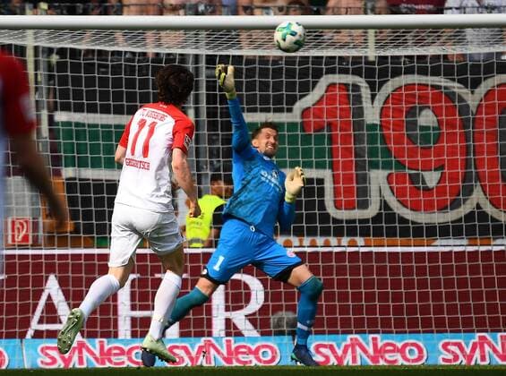 22 04 2018 xjhx Soccer 1 Bundesliga FC Augsburg FSV Mainz 05 Emporer Michael Gregoritsch FC Augsburg Rene Adler FSV Mainz 05 Augsburg