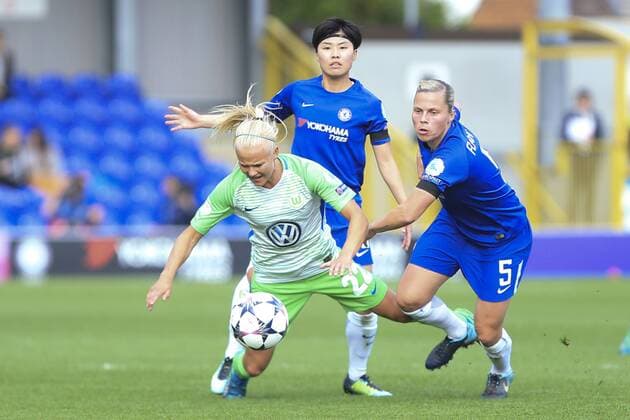 vl Pernille Harder VfL Wolfsburg 22 Ji So Yun Chelsea LFC 10 Gilly Flaherty Chelsea LFC 5 Duel Fight tackle Soccer UEFA Women s Champions League Chelsea LFC VfL Wolfsburg xtgx