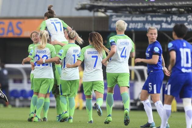 Alexandra Popp VfL Wolfsburg 11 Cheers Torjubel celebrates over the gate celebrate the goal celebration Chelsea disappointed looks disappointed dejected disappointed Football UEFA Womens Champions League Chelsea LFC VfL Wolfsburg xtgx