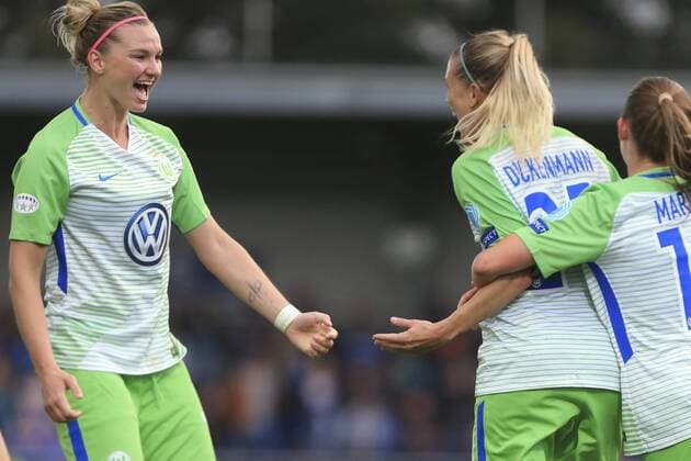 vl Alexandra Popp VfL Wolfsburg 11 Lara Dickenmann VfL Wolfsburg 21 Noelle Maritz VfL Wolfsburg 16 Cheers Torjubel celebrates the goal celebrate the goal celebration Football UEFA Womens Champions League Chelsea LFC VfL Wolfsburg xtgx