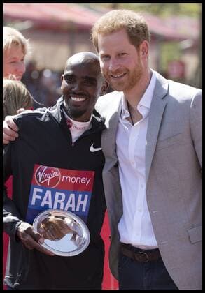 Themen der Woche - SPORT Bilder des Tages - SPORT 22 04 2018. London, United Kingdom. Prince Harry with Mo Farrah after he broke the British record at the end of the London Marathon.  xStephenxLockx xixImagesx IIM-17579-0074