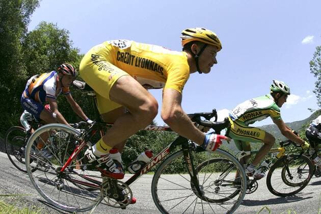 BRU05 - - PLATEAU DE BEILLE, FRANCE : yellow Jersey French Thomas Voeckler in action during the 13 th stage of the Tour de France on July 17, 2004 from Lannemezan to Plateau de Beille, France. PHILIPPExBUISSIN  x2018877x