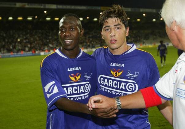 BRU134 - - ANTWERP, BELGIUM : Germinal Beerschot s Tosin Dosunmu (L) and Sezer Ozturk (R) celebrate after wining the first league soccer game Germinal Beerschot vs AA Gent, Saturday 27 August 2005 in Antwerp. Germinal won 2-1. MARCxGOYVAERTS  x3307162x