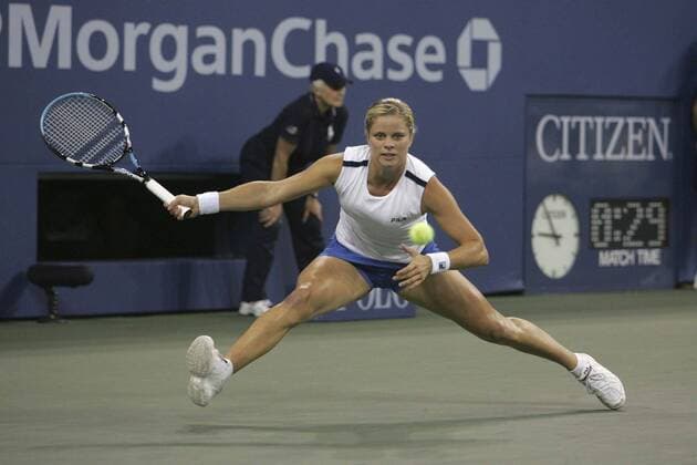 Tennis, US Open Damen Finale 2005, Kim Clijsters - Mary Pierce BRU216 - - NEW YORK, UNITED STATES: Belgium s Kim Clijsters hits a ball during the women s final against Mary Pierce at the 2005 US Open Tennis Tournament at the US Tennis Center in Flushing Meadows, New York Saturday 10 September 2005. Clijsters defeated Mary Pierce 6-3, 6-1. PHILIPPExBUISSIN  x3368631x