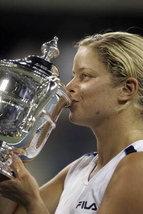 Tennis, US Open Damen Finale 2005, Kim Clijsters - Mary Pierce BRU186 - - NEW YORK, UNITED STATES: Kim Clijsters celebrates with her trophy after winning the women s final at the 2005 US Open Tennis Tournament at the US Tennis Center in Flushing Meadows, New York Saturday 10 September 2005. Clijsters defeated Mary Pierce 6-3, 6-1. PHILIPPExBUISSIN  x3368776x