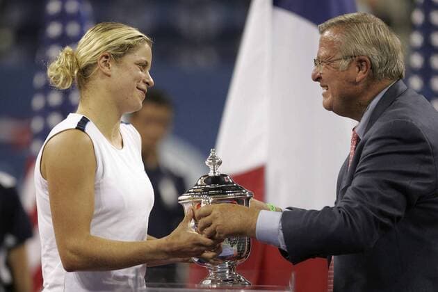 Tennis, US Open Damen Finale 2005, Kim Clijsters - Mary Pierce BRU193 - - NEW YORK, UNITED STATES: Kim Clijsters celebrates with her trophy after winning the women s final at the 2005 US Open Tennis Tournament at the US Tennis Center in Flushing Meadows, New York Saturday 10 September 2005. Clijsters defeated Mary Pierce 6-3, 6-1. PHILIPPExBUISSIN  x3368802x