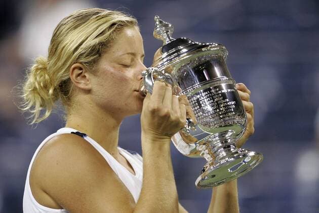 Tennis, US Open Damen Finale 2005, Kim Clijsters - Mary Pierce BRU190 - - NEW YORK, UNITED STATES: Kim Clijsters celebrates with her trophy after winning the women s final at the 2005 US Open Tennis Tournament at the US Tennis Center in Flushing Meadows, New York Saturday 10 September 2005. Clijsters defeated Mary Pierce 6-3, 6-1. PHILIPPExBUISSIN  x3368805x