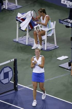 Tennis, US Open Damen Finale 2005, Kim Clijsters - Mary Pierce BRU367 - - NEW YORK, UNITED STATES: Kim Clijsters celebrates after winning the women s final at the 2005 US Open Tennis Tournament at the US Tennis Center in Flushing Meadows, New York Saturday 10 September 2005. Clijsters defeated Mary Pierce 6-3, 6-1. PHILIPPExBUISSIN  x3369088x