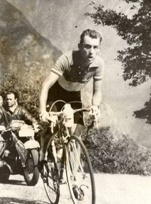 BRU53 - 19560724 - GRENOBLE, FRANCE : () A picture dated 24 July 1956 shows Luxembourg s Charly Gaul in action during the Tour de France cycling race. Charly Gaul died Tuesday 06 December 2005, near the age of 73.  x3667889x