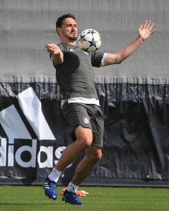 2018 CL FCB Final training Saebenerstrasse Muenchen Soccer Sport im Bild Mats Hummels FCB
