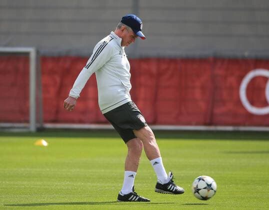 2018 CL FCB Final training Saebenerstrasse Muenchen Soccer Sport im Bild FCB coach Jupp Heynckes FCB