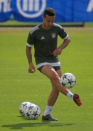 2018 CL FCB Final training Saebenerstrasse Muenchen Soccer Sport im Bild Thiago FCB