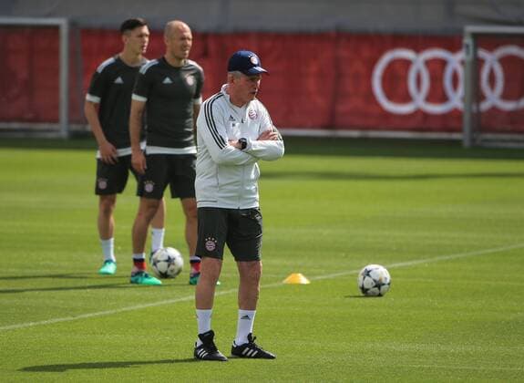 2018 CL FCB Final training Saebenerstrasse Muenchen Soccer Sport im Bild FCB coach Jupp Heynckes FCB