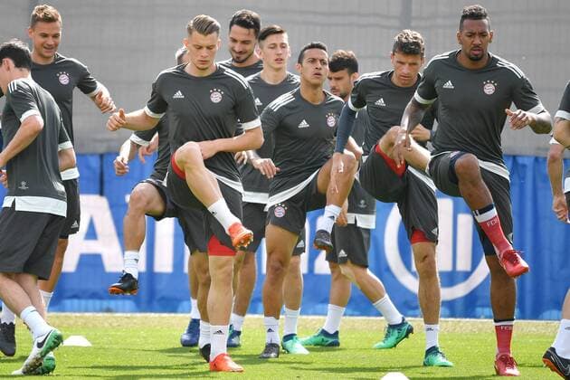JULY KIMMICH Bayern Muenchen Lukas MAI Thiago ALCANTARA FCB Thomas MUELLER MUELLER Bayern Muenchen Jerome BOATENG Bayern Muenchen Action Final training Bayern Munich before the Champions League Half-time against Real Madrid Training ground at Saebener Strasse Football on 24 04 2018