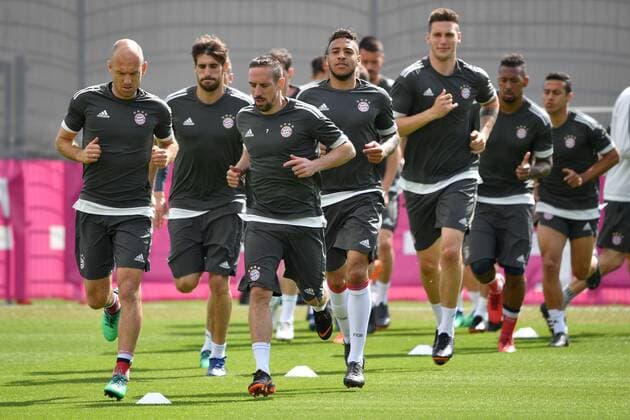 v left Arjen ROBBEN Bayern Munich Javi Javier MARTINEZ Bayern Muenchen Franck RIBERY Bayern Munich Corentin TOLISSO Bayern Munich Niklas SUELE Bayern Muenchen Lauftrainig Action Final training Bayern Munich before the Champions League Half-time against Real Madrid training ground at Saebener Strasse Football on 24 04 2018