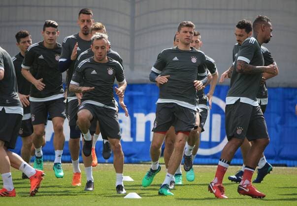 2018 CL FCB Final training Saebenerstrasse Muenchen Soccer Sport im Bild Robert Lewandowski FCB James Rodriguez FCB Sandro Wagner FCB Joshua Kimmich FCB Rafinha FCB Thomas Mueller FCB Mats Hummels FCB Jerome Boateng FCB