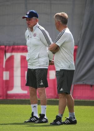 2018 CL FCB Final training Saebenerstrasse Muenchen Soccer Sport im Bild FCB coach Jupp Heynckes FCB and Peter Hermann FCB