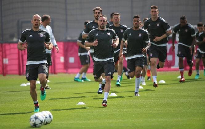 2018 CL FCB Final training Saebenerstrasse Muenchen Soccer Sport im Bild Arjen Robben FCB Javi Martinez FCB Franck Ribery FCB Thomas Mueller FCB Corentin Tolisso FCB Niklas Suele FCB Jerome Boateng FCB