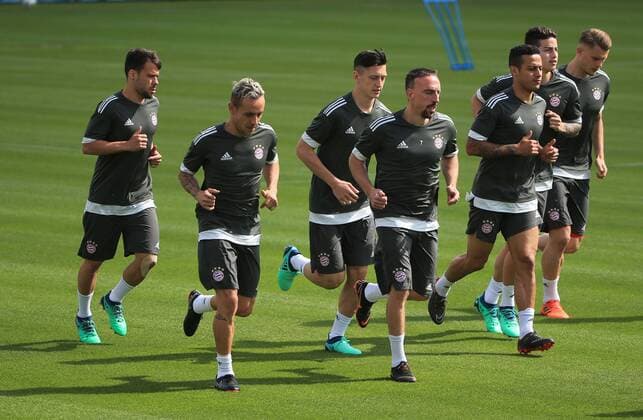 2018 CL FCB Final training Saebenerstrasse Muenchen Soccer Sport im Bild Juan Bernat FCB Rafinha FCB Franck Ribery FCB Thiago FCB James Rodriguez FCB