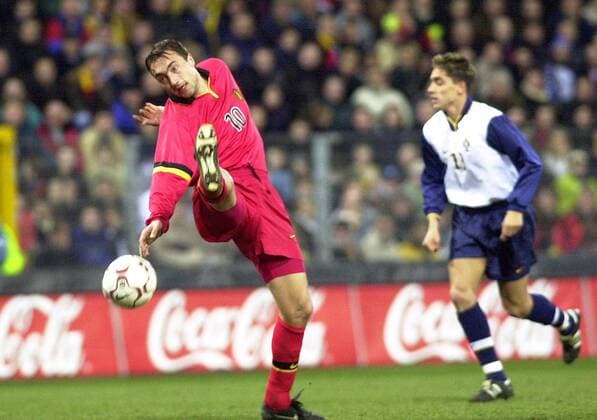 CHARLEROI 005 - 23FEB2000 SOCCER. Friendly Match Euro 2000 : Belgium vs Portugal OPS - .Belgians Branko Strupar (l) and Portuguese s Paulo Bento fight for the ball here this evening at the stadium in Charleroi. Daniel WILLAM DANIELxWILLAM  x443690x