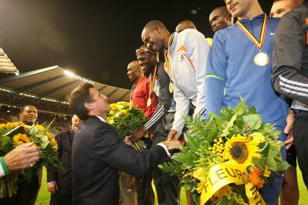 20060825 - BRUSSELS, BELGIUM: Former champion Sebastien Coe (L) gave the medal to Kenian team who made a new world reccord of the 4*800m men relay race in 07.02.44 at the Memorial Van Damme IAAF Golden League athletics meeting, Friday 25 August 2006 in Brussels. BOUCAU - LALMAND - LEFOUR YVESxBOUCAUxERICxLALMANDxVIRGINIExLEFOUR  x4766990x