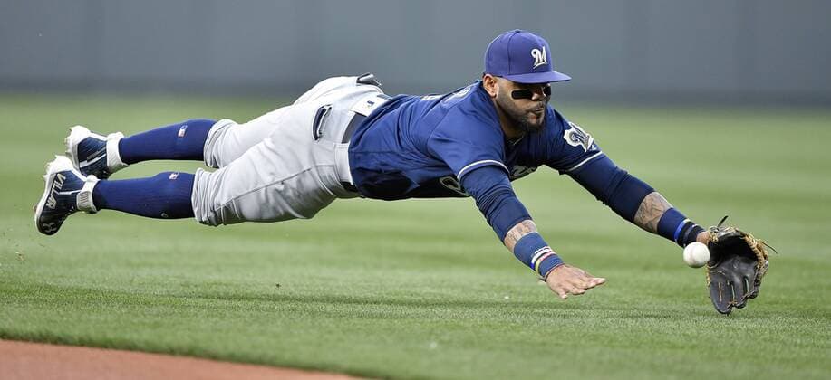 April 24, 2018 - Kansas City, Missouri, U.S. - Milwaukee Brewers second baseman JONATHAN VILLAR stops a ground ball before throwing the Kansas City Royals Jon Jay out at first in the first inning on Wednesday, at Kauffman Stadium. MLB Baseball Herren USA 2018: Brewers 4:1 Royals - ZUMAm67_ 20180424_zaf_m67_018 Copyright: xJohnxSleezerx