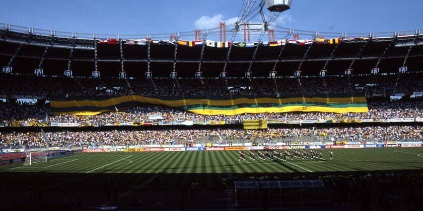 FIFA World Cup WM Weltmeisterschaft Fussball - Italia 1990 24.6.1990, Stadio Delle Alpi, Turin, Italy. Round of 16 match Brazil v Argentina. Stadium panorama with the giant Brazilian banner tifo. Noxthirdxpartyxsales  (76434733)