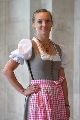 Katharina ALTHAUS ski jump in dirndl private civil single image cut single motif half figure half figure state reception in honor of the Bavarian participants in the Olympic Winter Games and the Winter Paralympics 2018 in PyeongChang in the domed hall of the State Chancellery on 25 04 2018