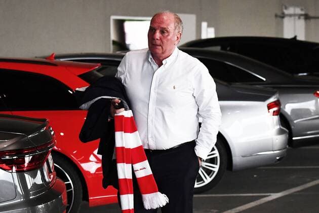 25 04 2018 xjhx Football Champions League FC Bayern Muenchen Real Madrid emspor v l President Uli Hoeness FC Bayern Munich on arrival at the Allianz Arena Muenchen
