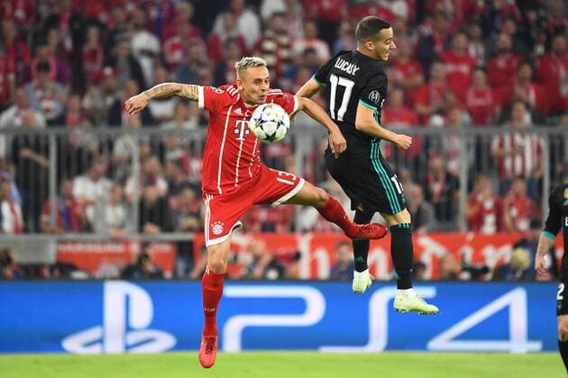 25 04 2018 xjhx Football Champions League Bayern Muenchen Real Madrid emspor v l Rafinha FC Bayern Munich Muenchen Lucas Vazquez Real Madrid Muenchen