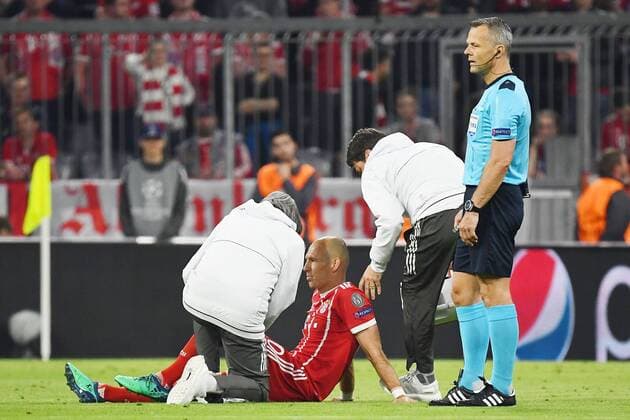25 04 2018 xjhx Football Champions League Bayern Munich Real Madrid emspor v l Arjen Robben FC Bayern Munich Muenchen must be treated injured replaced Munich