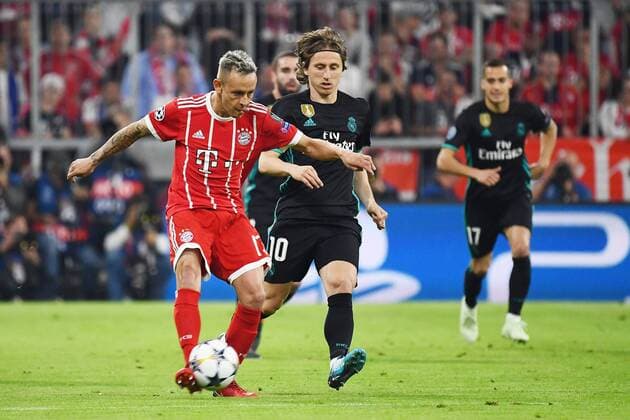 25 04 2018 xjhx Football Champions League Bayern Muenchen Real Madrid emspor v l Rafinha FC Bayern Munich Muenchen Luka Modric Real Madrid Muenchen