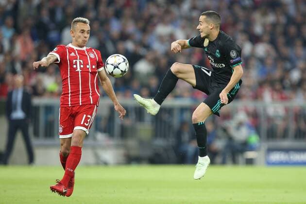 l r in a duel action with Rafinha 13 FC Bayern Muenchen and Lucas Vazquez 17 Real Madrid Bayern Munich vs Real Madrid Soccer Semi Finals Champions League 25 04 2018 Muenchen Bayern Germany Copyright: xkolbert-press ChristianxKolbertx