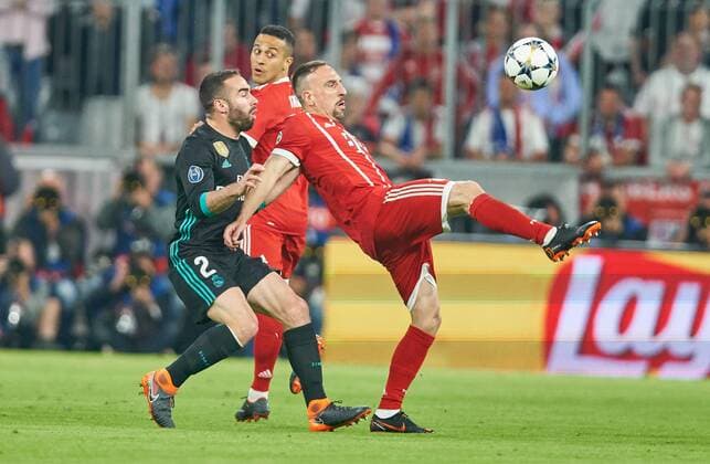 Franck RIBERY FCB 7 tackle action against the ball against Dani CARVAJAL Real Madrid 2 FC BAVARIA MUENCHEN REAL MADRID semi-final first leg Football UEFA Champions League Munich Germany 25 04 2018 CL season 2017 2018 FCB