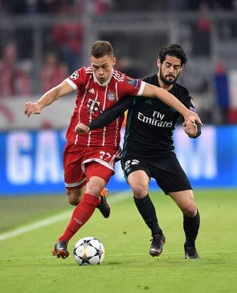 FOOTBALL CHAMPIONS LEAGUE SEASON 2017 2018 SEMI-FINAL GAME FC Bayern Muenchen Real Madrid 25 04 2018 Joshua Kimmich Li FC Bayern Muenchen vs. Isco Real Madrid Muenchen