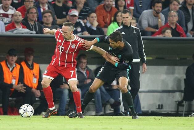 in a duel action with Franck Ribery 7 FC Bayern Muenchen and Raphael Varane 5 Real Madrid Bayern Munich vs Real Madrid Soccer Semi Finals Champions League 25 04 2018 Muenchen Bayern Germany Copyright: xkolbert-press ChristianxKolbertx