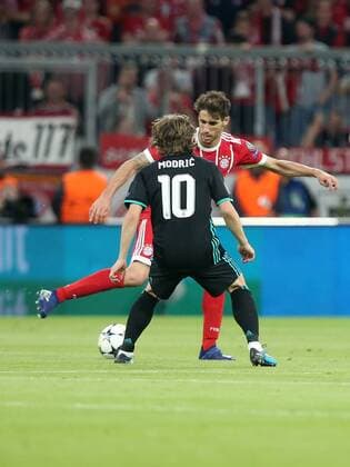 Javier Martinez FC Bayern Muenchen 8 Luka Modric Real Madrid CF 10 FC Bayern Munich vs Real Madrid CF Champions League Semi Finals Soccer 25 04 2018 FC Bayern Munich vs Real Madrid CF Champions League Semi Finals Soccer 25 04 2018 Muenchen Copyright: xLanger Eibner-Pressefotox EP_HLR