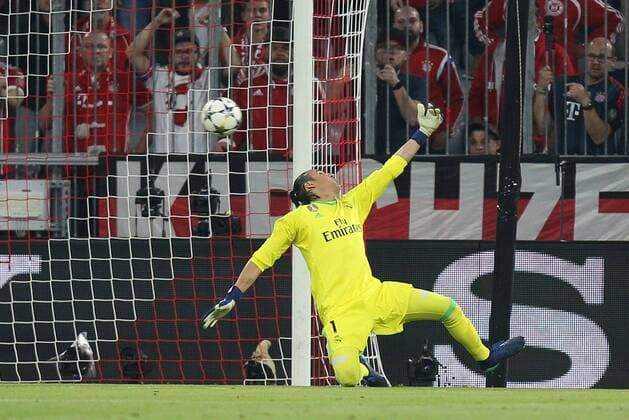 Keylor Navas 1 Real Madrid gets the goal to the 1 0 Bayern Munich vs Real Madrid Soccer Semi Finals Champions League 25 04 2018 Muenchen Bayern Germany Copyright: xkolbert-press ChristianxKolbertx