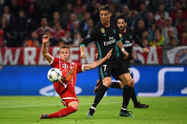 25 04 2018 xjhx Football Champions League FC Bayern Muenchen Real Madrid emspor v Joshua Kimmich FC Bayern Munich Muenchen Cristiano Ronaldo Real Madrid Muenchen