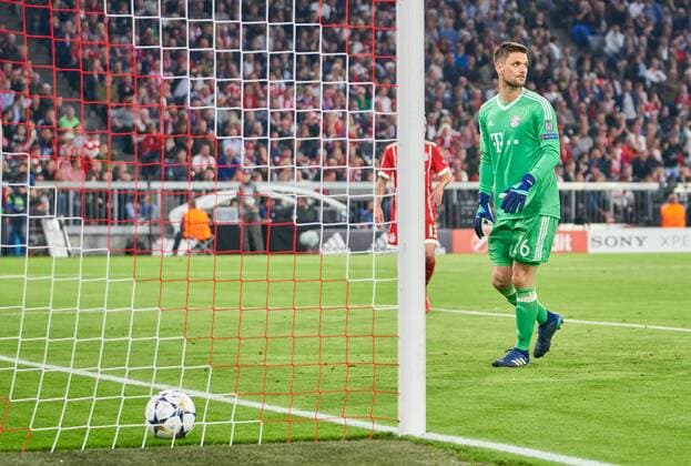 Sven ULREICH FCB 26 Goalkeeper Emotions disappointed Disappointment Frustration Frustrated Grief Sad Desperate Despair at 1 1 FC BAYERN MUENCHEN REAL MADRID Semifinals First leg Football UEFA Champions League Munich Germany 25 04 2018 CL Season 2017 2018 FCB
