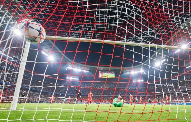 Sven ULREICH FCB 26 Goalkeeper gets 1 1 MARCELO Real Madrid 12 Goal Shoter scored the Goal to 1 1 FC BAYERN MUENCHEN REAL MADRID Semi Finals First leg Football UEFA Champions League Munich Germany 25 04 2018 CL Season 2017 2018 FCB