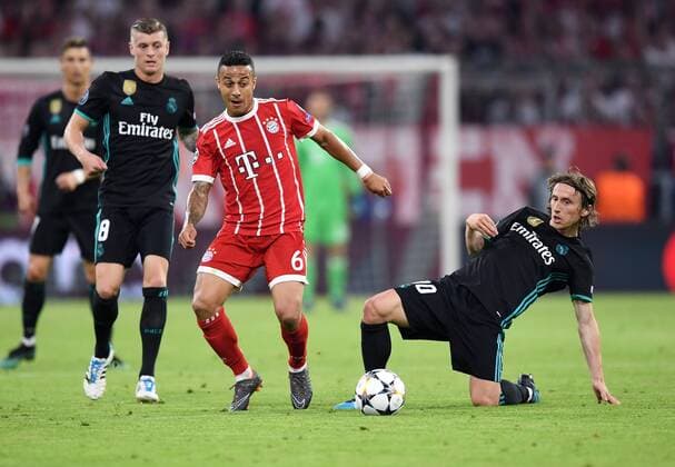 FOOTBALL CHAMPIONS LEAGUE SEASON 2017 2018 SEMI-FINANCIAL EXAMPLE FC Bayern Muenchen Real Madrid 25 04 2018 Toni Kroos li and James Rodriguez re both Real Madrid against Thiago Alcantara middle Bayern Munich Muenchen